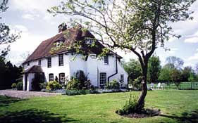 Olde Moat House B&B,  Ivychurch